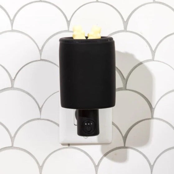 Black Velvet Outlet Plug-In Wax Warmer (with Timer) - Fate Beauty 